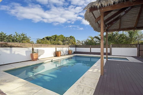 Minutes Walk To Peregian Beach & Surf! Unit 1 / 28 Pelican Street - Events Australia 0