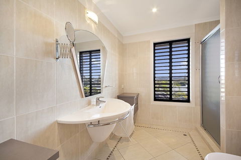 Minutes Walk To Peregian Beach & Surf! Unit 1 / 28 Pelican Street - Events Australia 3