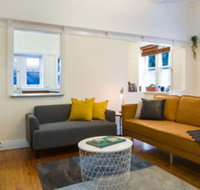 2 Bedroom Gorgeous Art Deco Classic Near CBD - Events Australia