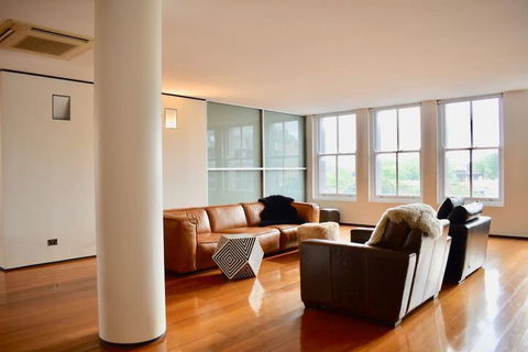 New York Loft Style Flat In Surry Hills - Events Australia 4