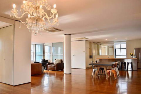 New York Loft Style Flat In Surry Hills - Events Australia 3
