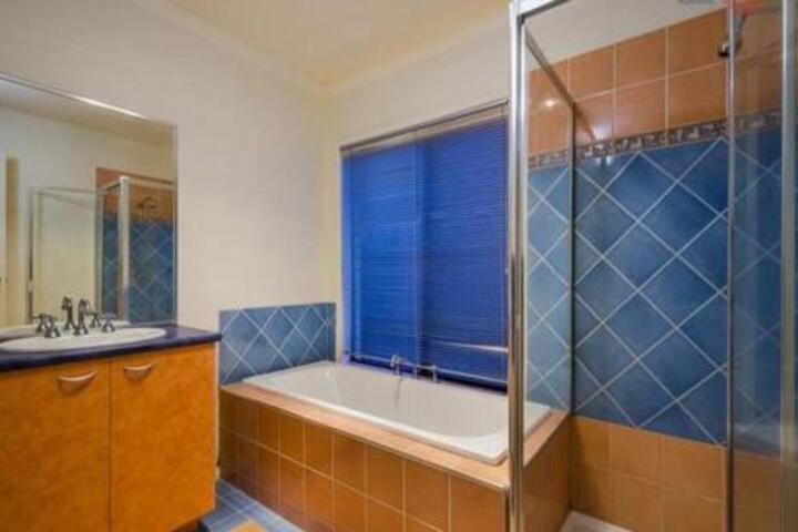 Altona Meadows VIC Accommodation Europe