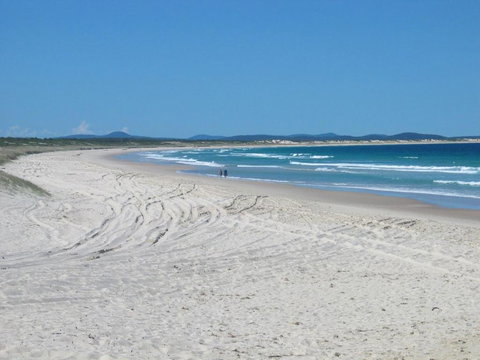 Pet Friendly On Pelican Close To Myall River - Events Australia 5