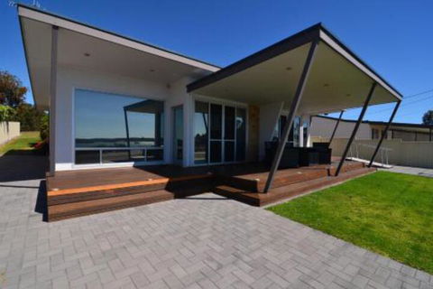 Beachview - Accommodation Europe 6