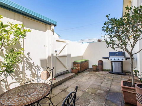 SEAVIEWS MORNINGTON.... - Events Australia 1