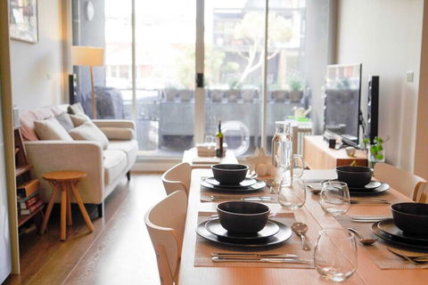 Trendy Modern 2BD Apartment Close To Beach & City - Accommodation Europe 4