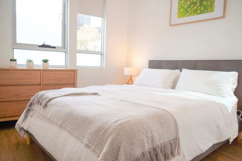 Trendy Modern 2BD Apartment Close To Beach & City - Accommodation Europe 2