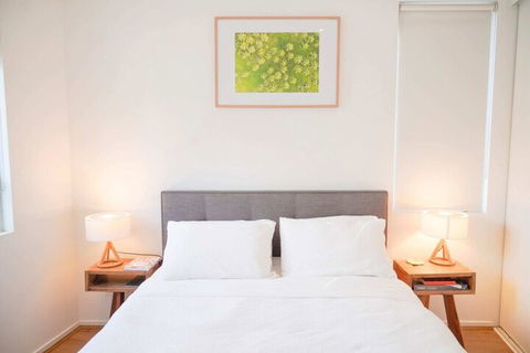 Trendy Modern 2BD Apartment Close To Beach & City - Accommodation Europe 6