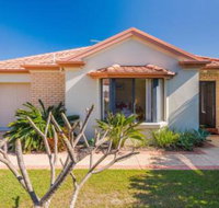 Oceania Cottage LJHooker Yamba - Tourism Bookings