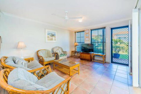 Beachside 1 LJHooker Yamba - Tourism Bookings 3