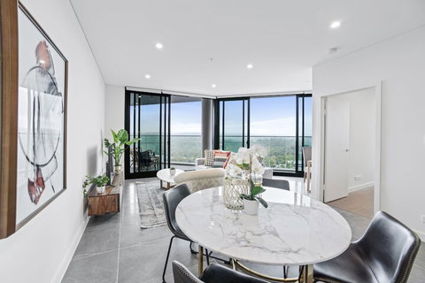 HomeHotel Ultra Luxury 2 Bedroom Next To Mall & Train - Events Australia 1