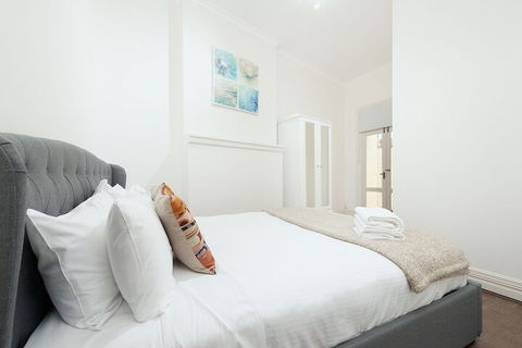 Stunning Sydney Home 2 - Tourism Bookings 3