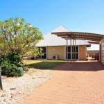 Osprey Holiday Village Unit 104 Luxurious 3 Bedroom Holiday Villa With A Pool In The Complex - Events Australia 1