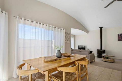 DRIFTWOOD VILLA Free Wifi Walk To Beach - Events Australia 6