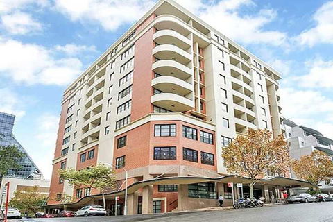 The Apartment Service AX301 - Tourism Bookings 1