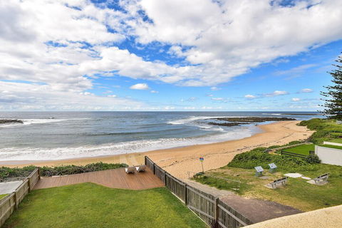 JoeAnne At Blue Bay Absolute Beachfront - Events Australia 4