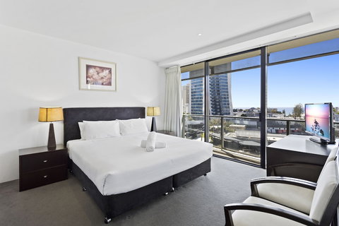 Holiday Holiday Circle On Cavill - Events Australia 0