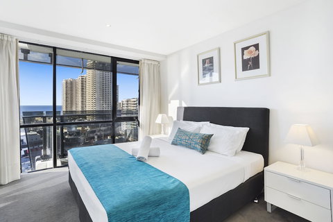 Holiday Holiday Circle On Cavill - Events Australia 6