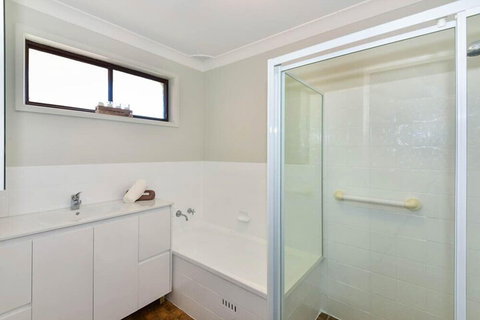 The Noraville House Large Family Home - Events Australia 0