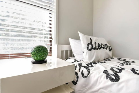 The Noraville House Large Family Home - Events Australia 6