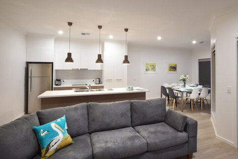 Boats And Bedzzz Houseboat Stays & Renmark River Villas - Events Australia 7