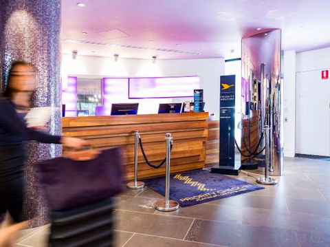 Melbourne Port Wharf Big Bed Room - Events Australia 1