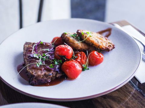 Melbourne Port Wharf Big Bed Room - Events Australia 4