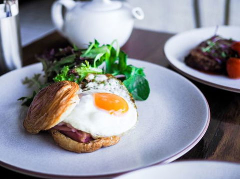 Melbourne Port Wharf Big Bed Room - Events Australia 6