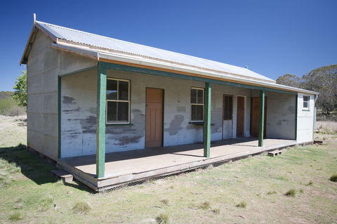 Brackens Hut - Accommodation Europe 0