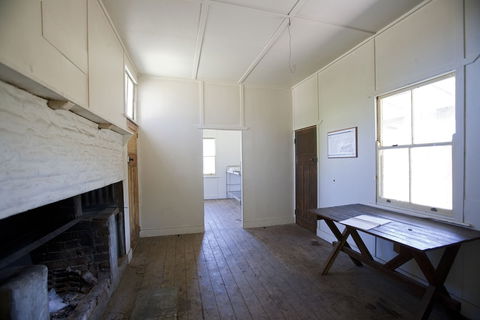 Brackens Hut - Accommodation Europe 3