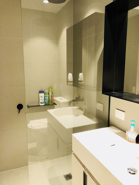 Comfy 2-Bedroom Apartment Level 5 - Tourism Bookings 6