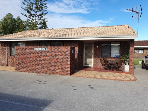 Ocean Beach Chalet 18 - Accommodation Europe 0