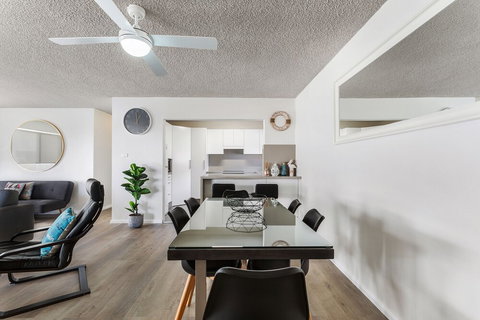 Laman Lodge Unit 2 15 Laman Street - Events Australia 1