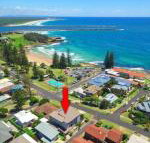 Bimbadeen Unit 3 across from the beach lift in complex - Tourism Bookings