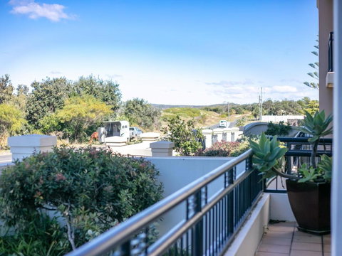 The Sands Unit 28 Straight Across The Road From The Beach - Events Australia 3