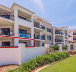 The Sands Unit 28 Straight across the road from the beach - Tourism Bookings