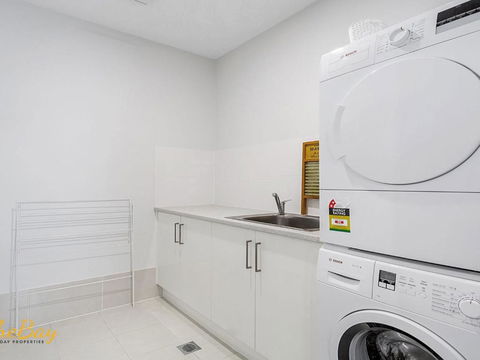 Pacific Paradise No.28 Anna Bay - Events Australia 4