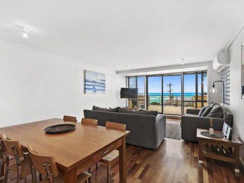 APARTMENT 12 PACIFIC APARTMENTS Across From The Pier - Events Australia 4