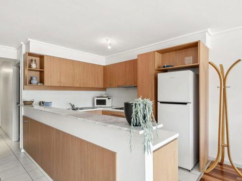 APARTMENT 23 PACIFIC APARTMENTS Sit On The Deck & Soak In The View - Events Australia 3