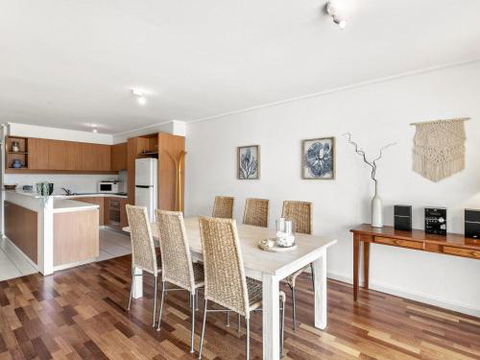 APARTMENT 23 PACIFIC APARTMENTS Sit On The Deck & Soak In The View - Events Australia 6