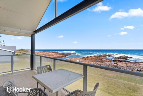 Absolute Waterfront At Anna Bay - Tourism Bookings 5