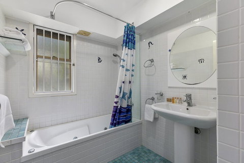 Hop Skip Jump Away From Hastings Unit 6 Descola 6 Noosa Drive - Events Australia 3