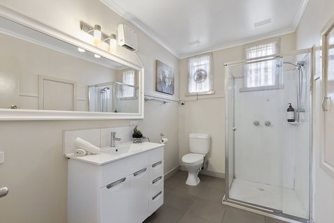 The Gazebo Place - Spacious 4 Bedroom Near Murray River - Events Australia 4