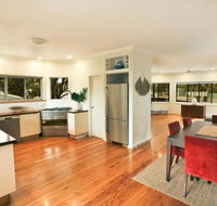 River Breeze 60 Wooli Street Yamba. Linen Unlimited Wi Fi Just listed. - Tourism Bookings