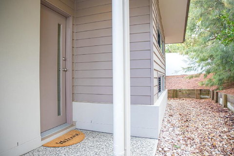 Luxury Home NoosavilleWIFINetflixLocationShops - Events Australia 4