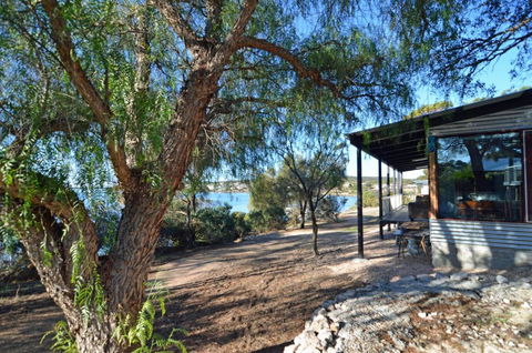 CDC 625 Beach House Incl.rear 2BR Studio - Accommodation Europe 3