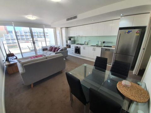 (just Listed) Bolton St. 1br 350m Walk To Newcastle Beach +++ Wifi End Eand - Accommodation Europe 0