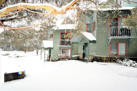 Muzzlewood 3 - Events Australia 0