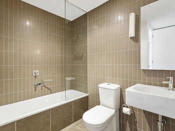 DREW Stay On St. Andrews Top Rated Golf Course - Events Australia 6