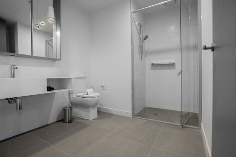 Designer 2 Bedroom Apartment In Parkville - Events Australia 3